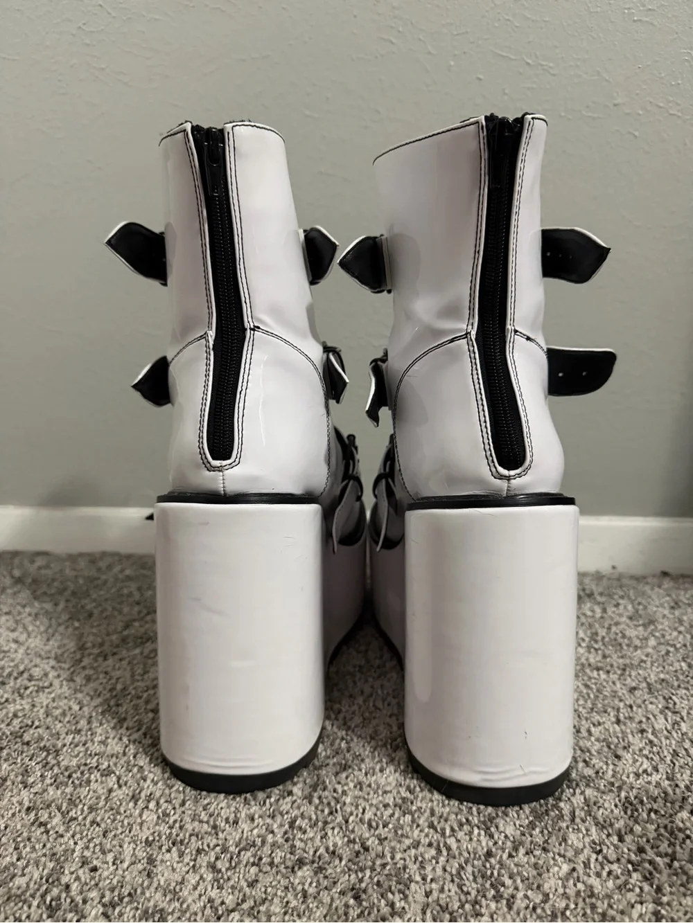 YRU bold white